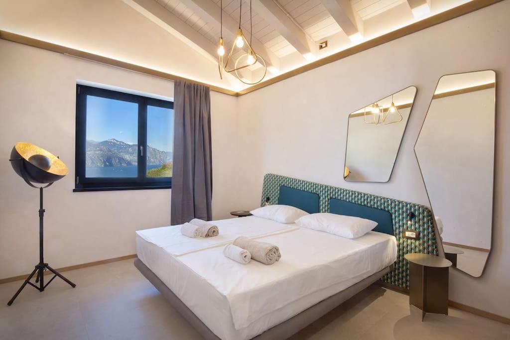 Villa Divina - Apt Divina Con Piscina E Vista Lago Castelletto Di Brenzone Dış mekan fotoğraf