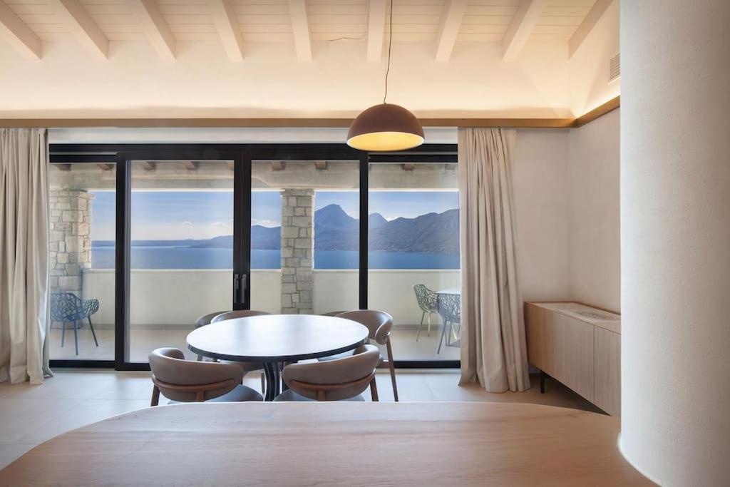 Villa Divina - Apt Divina Con Piscina E Vista Lago Castelletto Di Brenzone Dış mekan fotoğraf